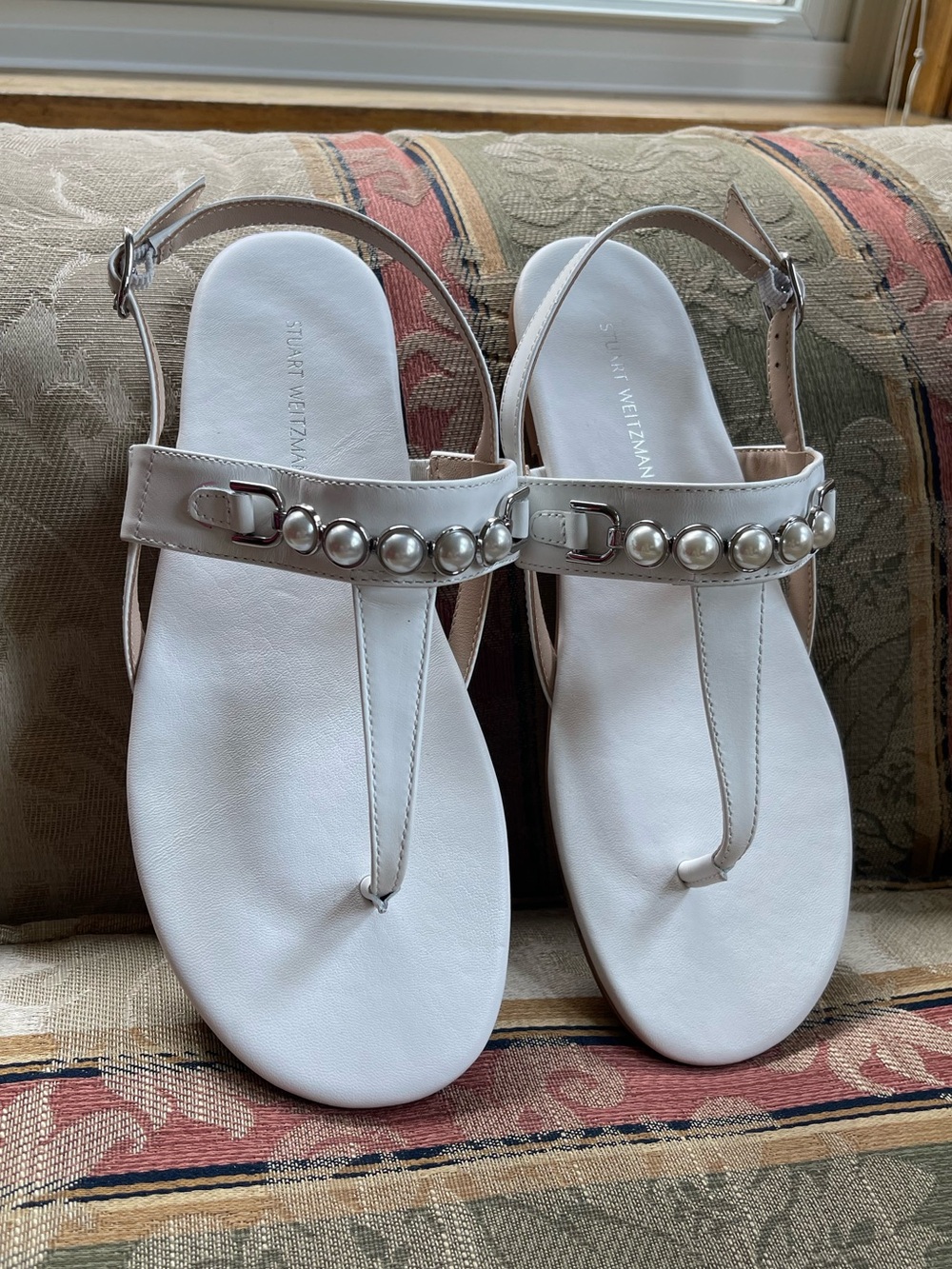 Stuart Weitzman Perla T-Strap Leather Sandals. Size 7 Women N6-24